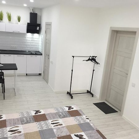 Small Underground Apartment At The Center Kherson Eksteriør billede