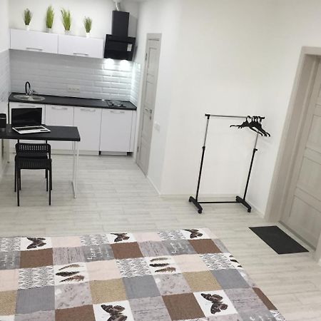 Small Underground Apartment At The Center Kherson Eksteriør billede
