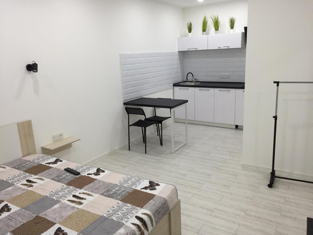 Small Underground Apartment At The Center Kherson Eksteriør billede